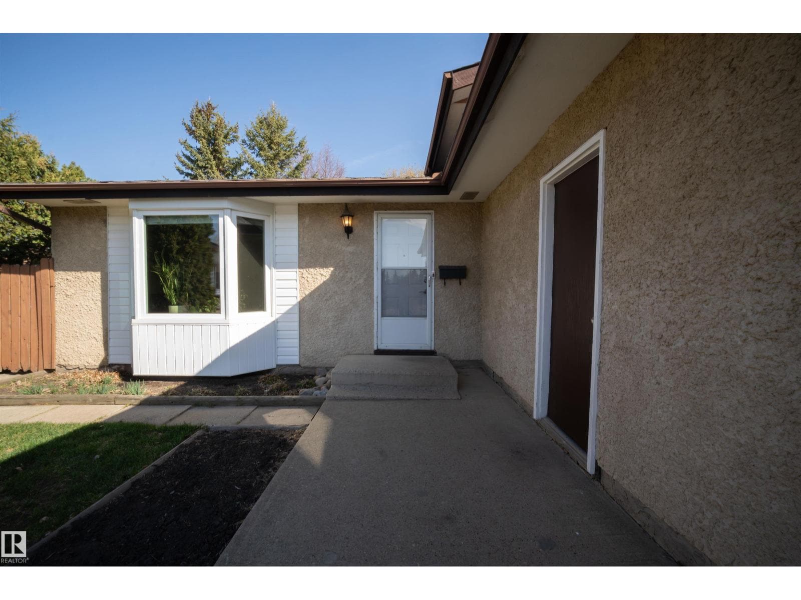 4724 38B AV NW NW — photo 2