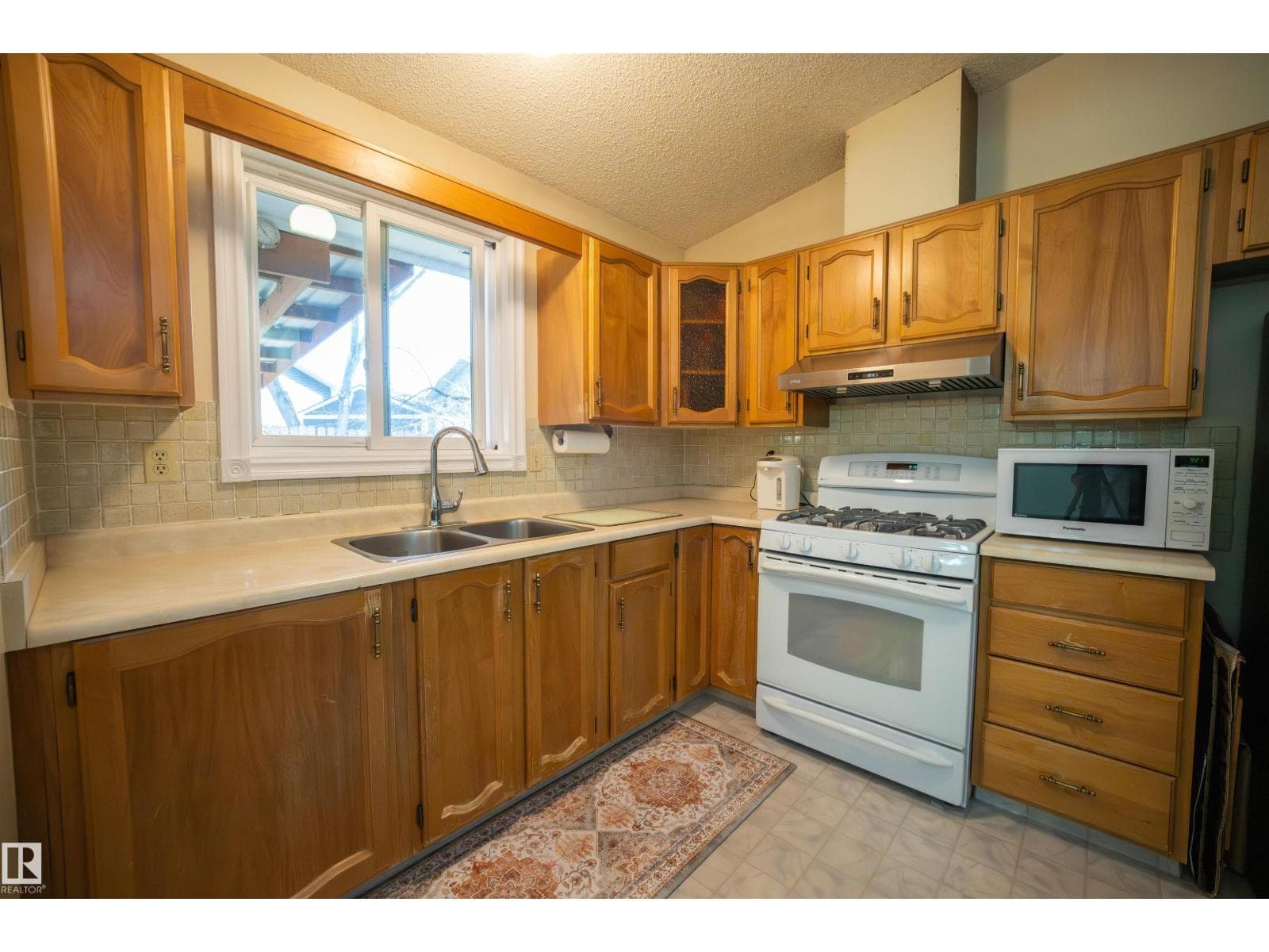 4724 38B AV NW NW — photo 5