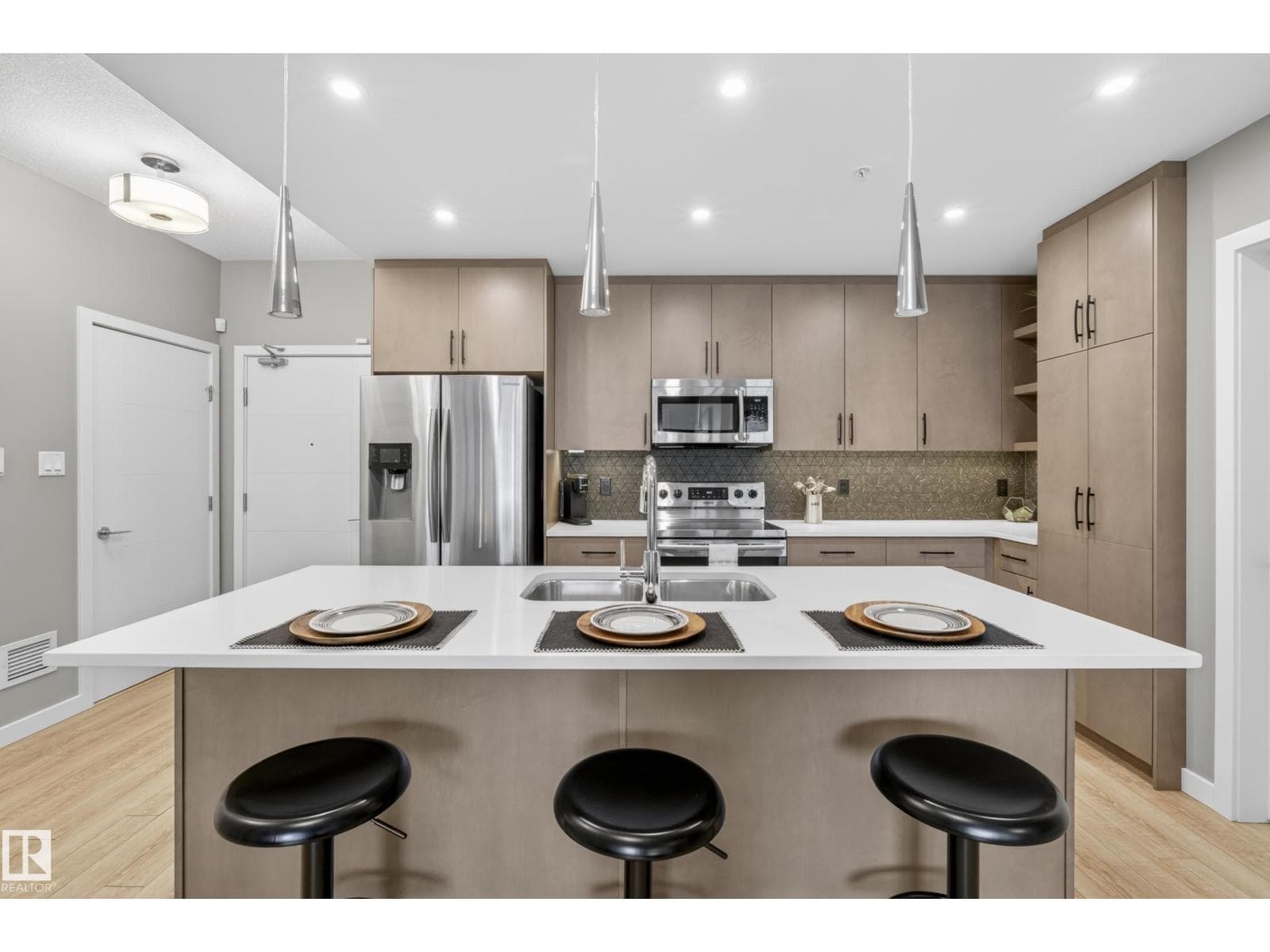 #127 1154 ADAMSON DR SW — photo 3