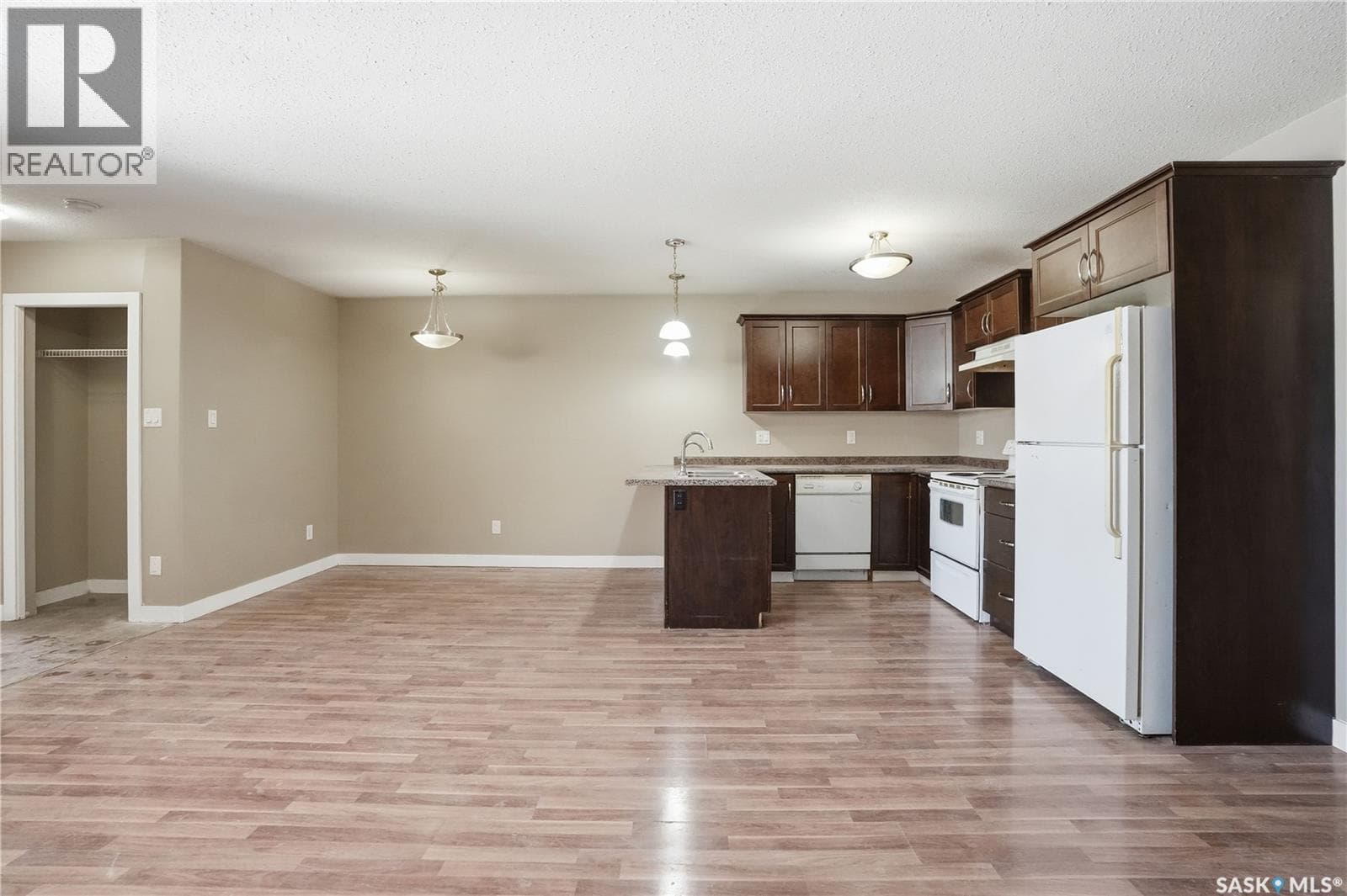1152 Cameron STREET — photo 3