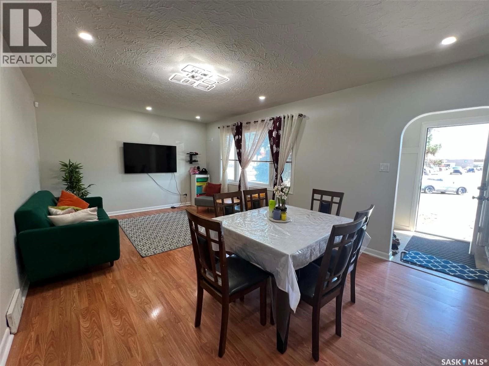 1116 Cumberland AVENUE S — photo 2