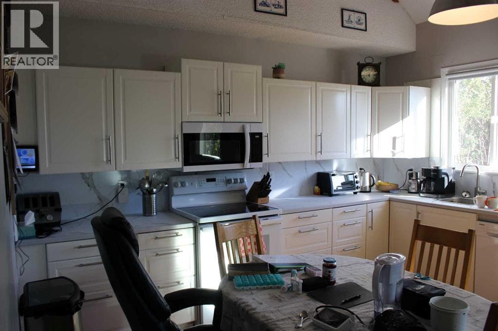 556 Rogers Avenue — photo 3