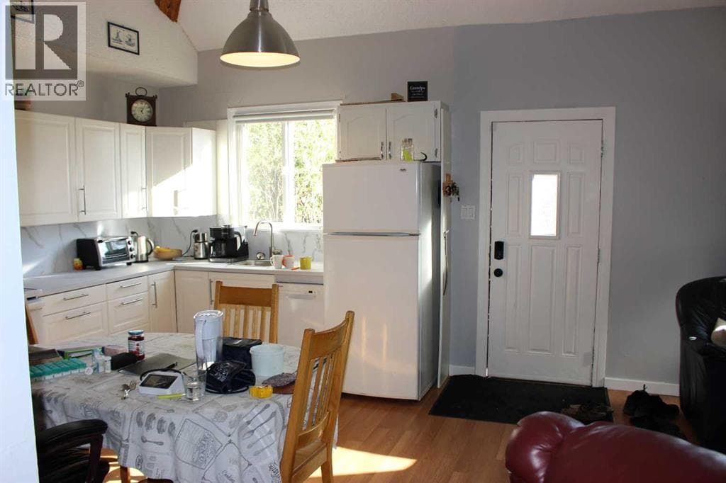 556 Rogers Avenue — photo 2