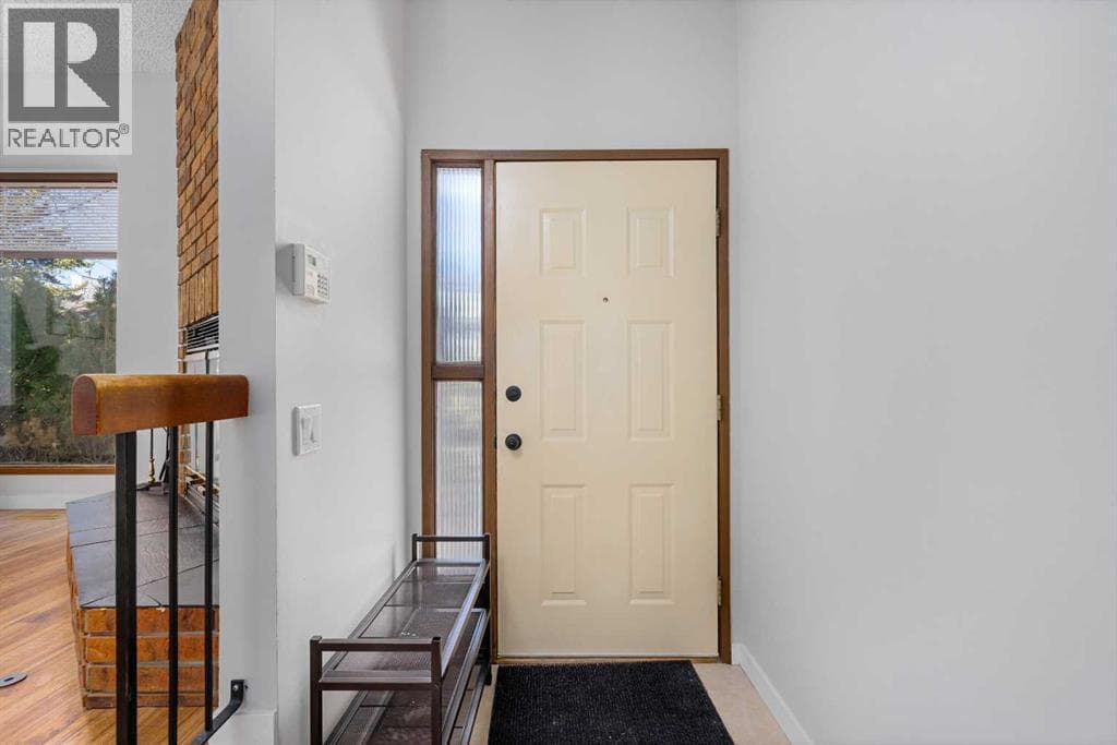 12 Edgedale Way NW — photo 2