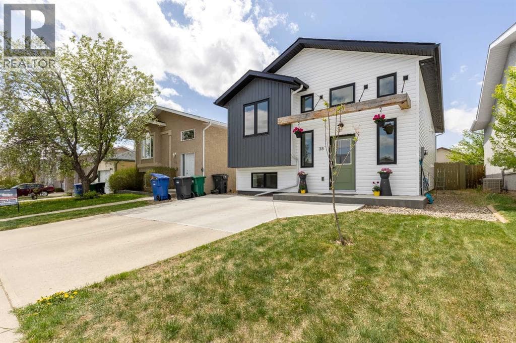 38 Blackfoot Road W — photo 2