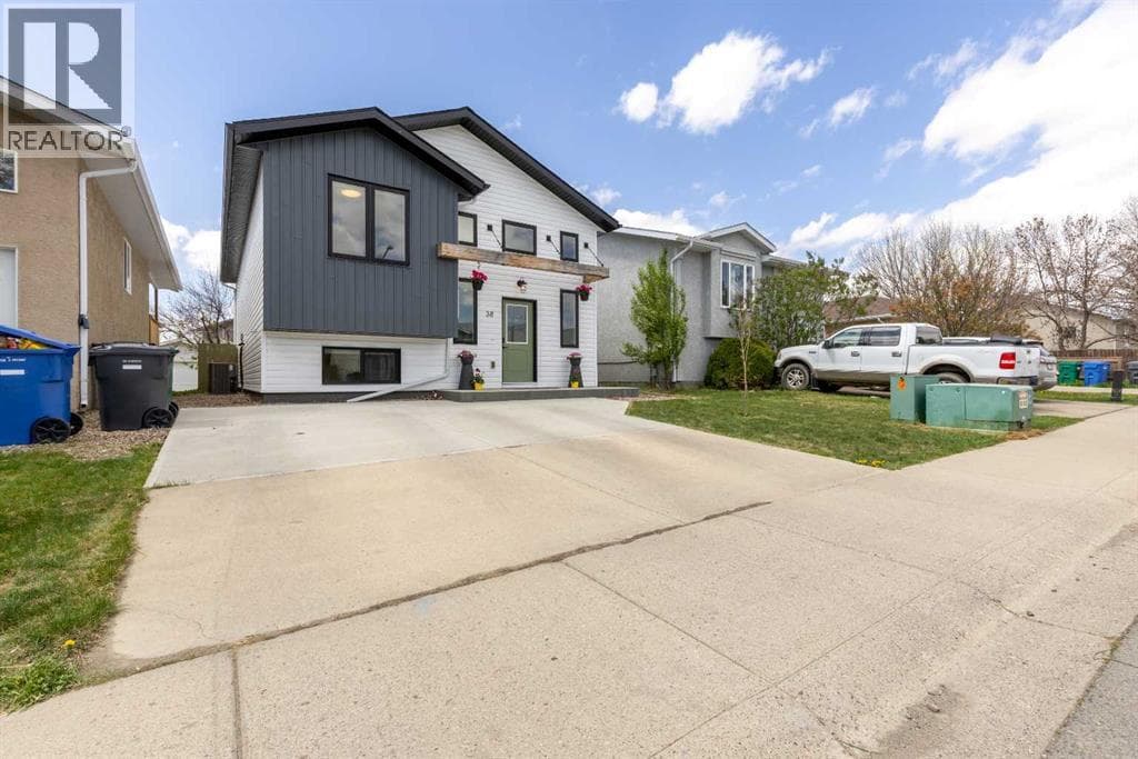 38 Blackfoot Road W — photo 3