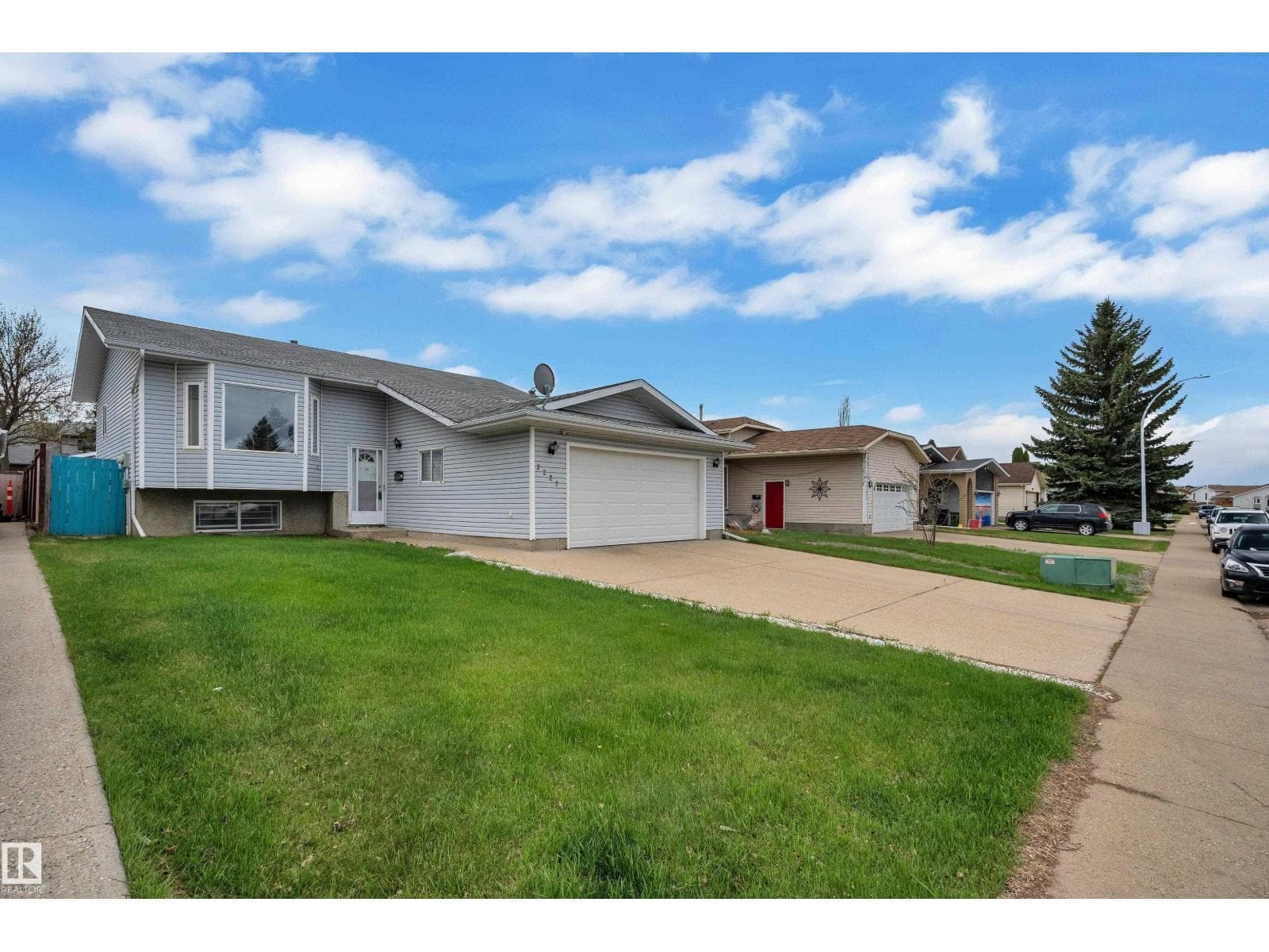 3227 145 AV NW — photo 3