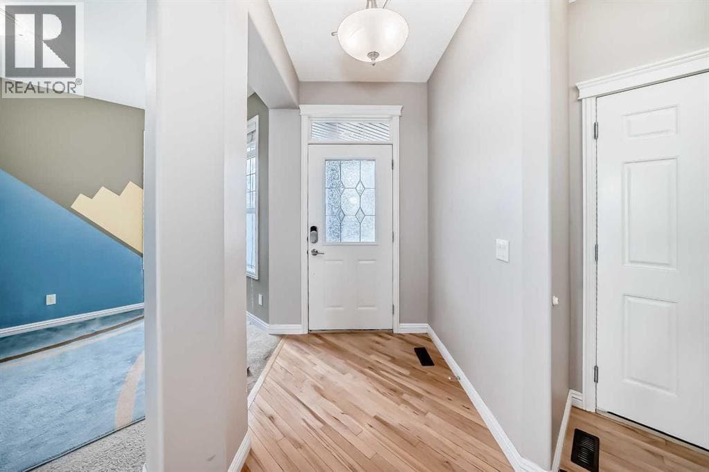 51 Royal Oak View NW — photo 3