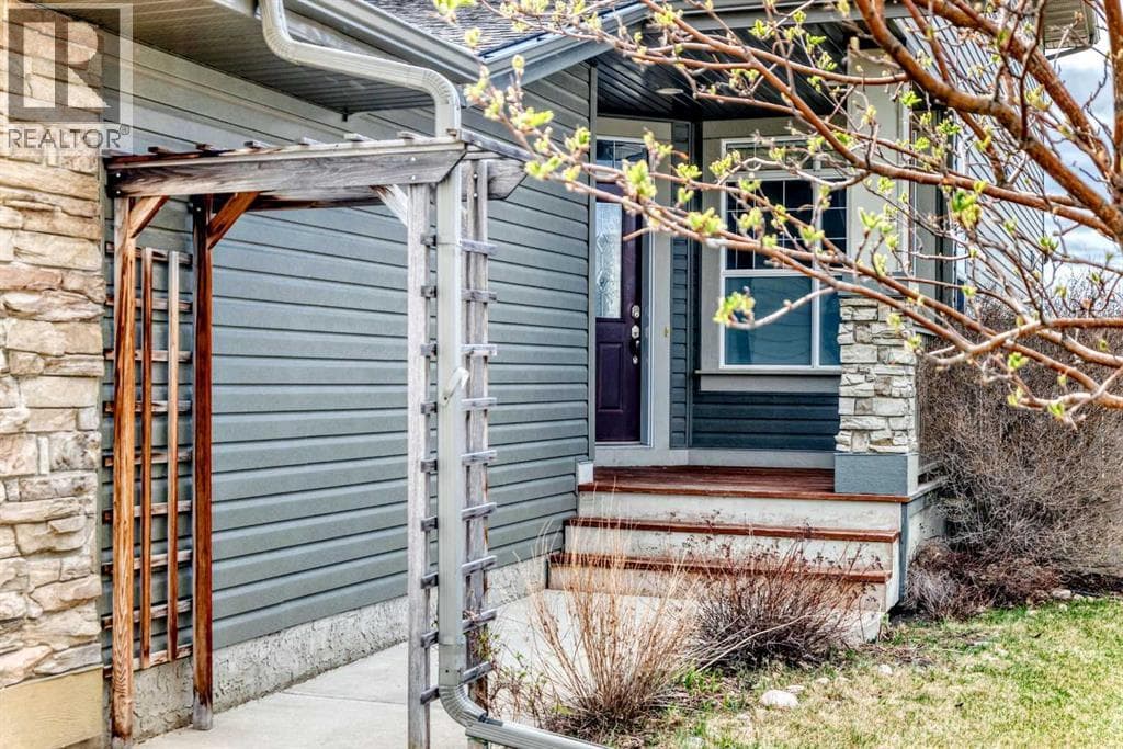 51 Royal Oak View NW — photo 2