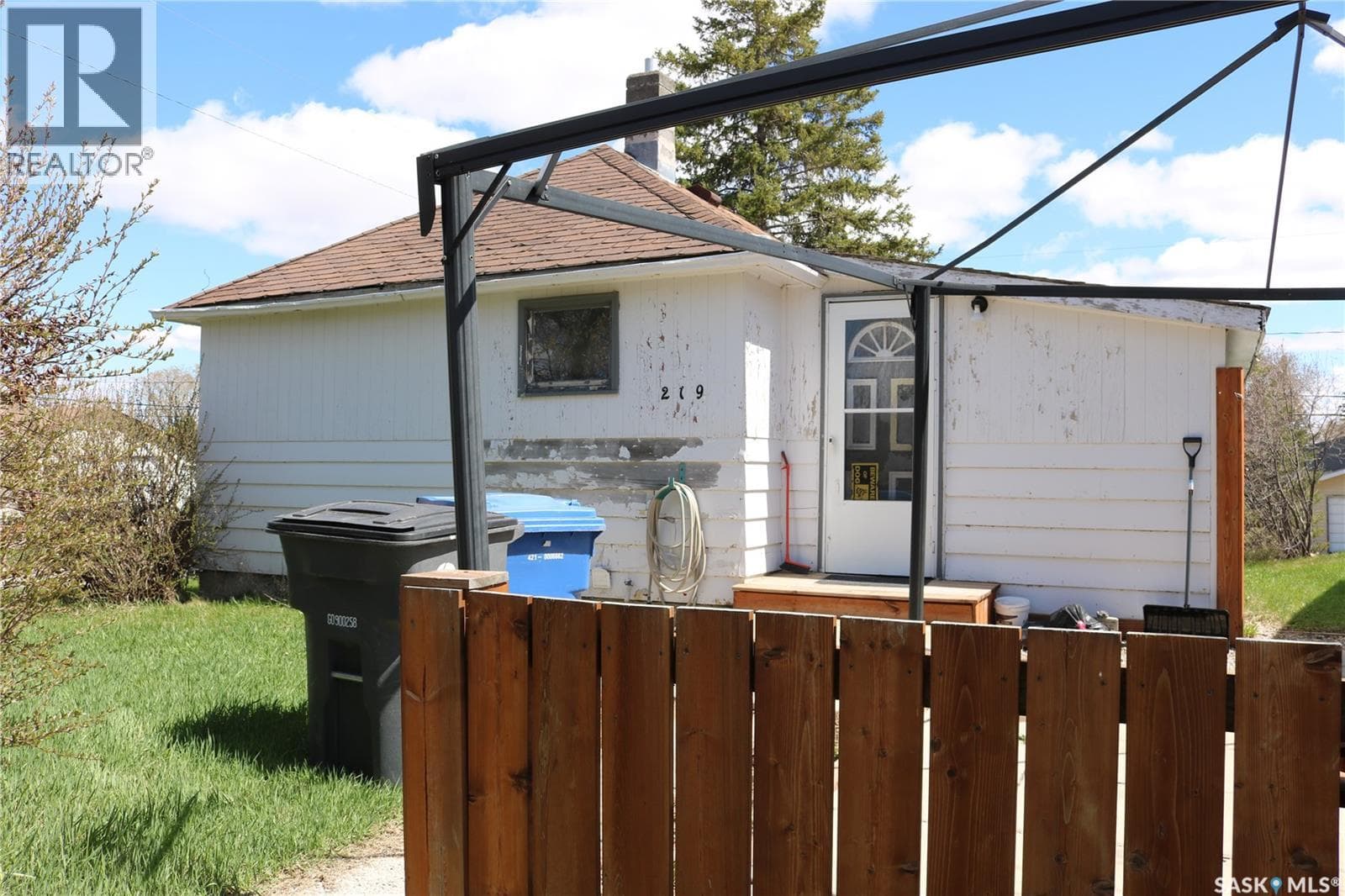 219 Carlton STREET — photo 2