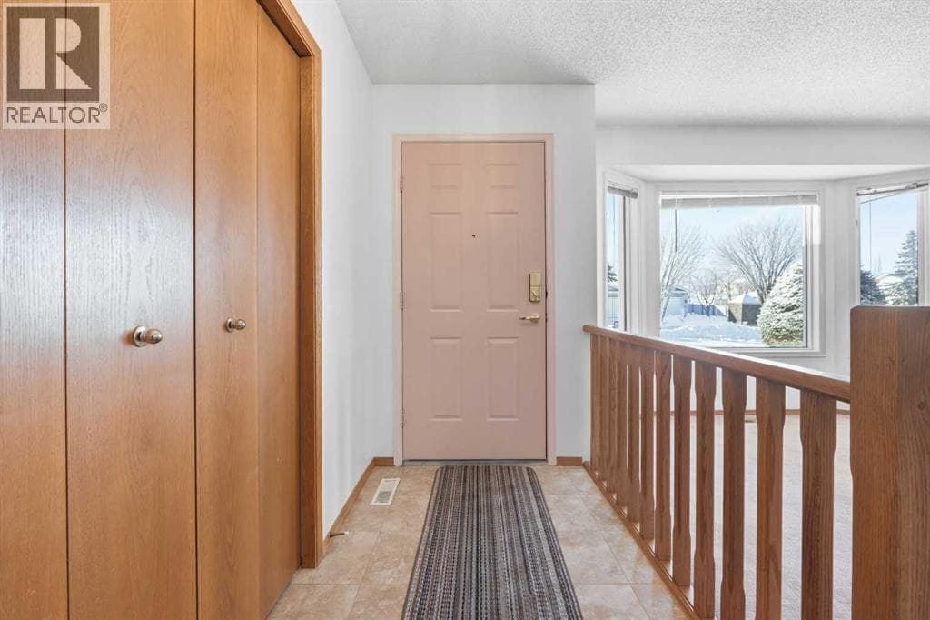 12 Arbour Cliff Close NW — photo 3