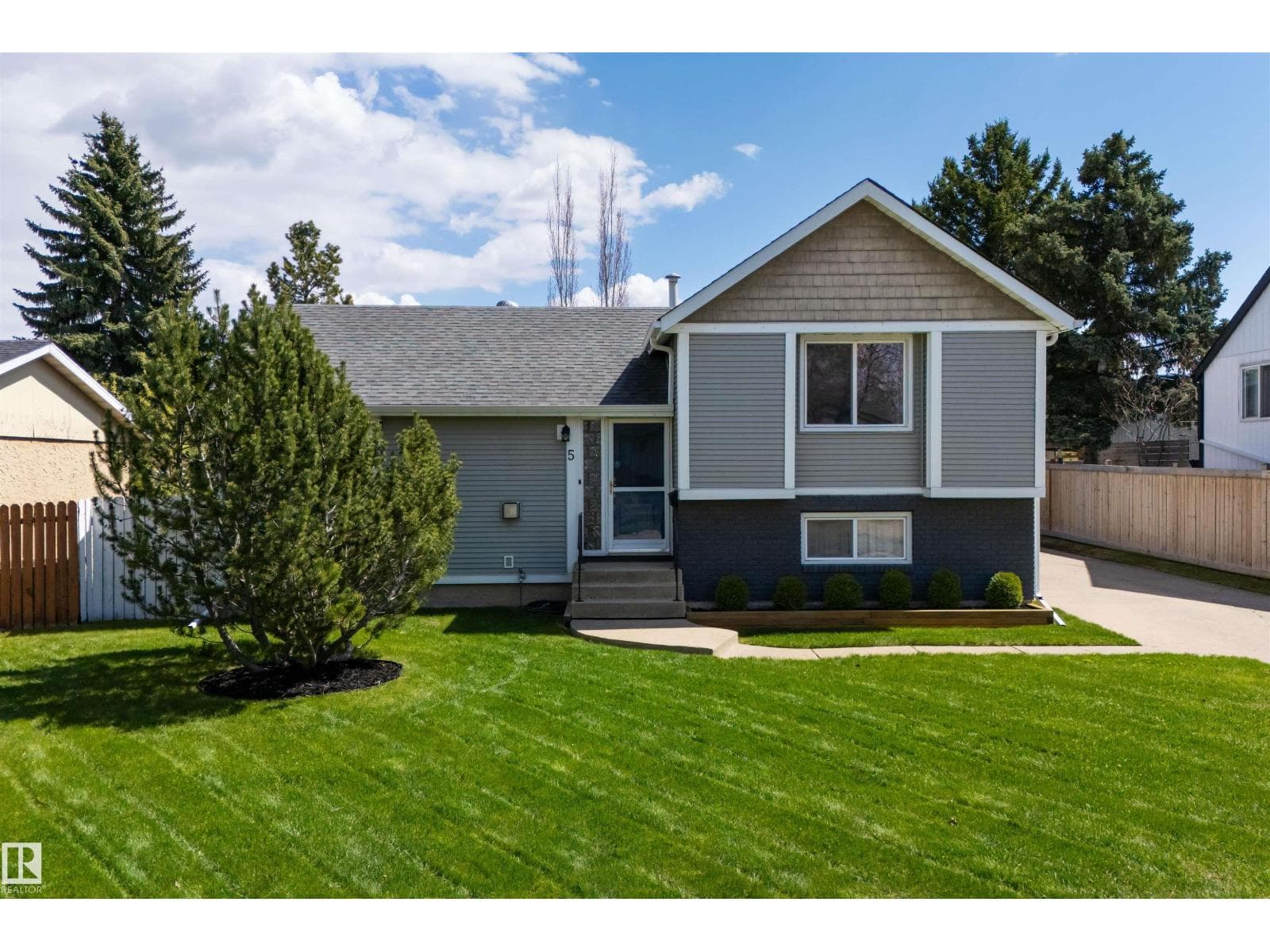 5 ARLINGTON DR
