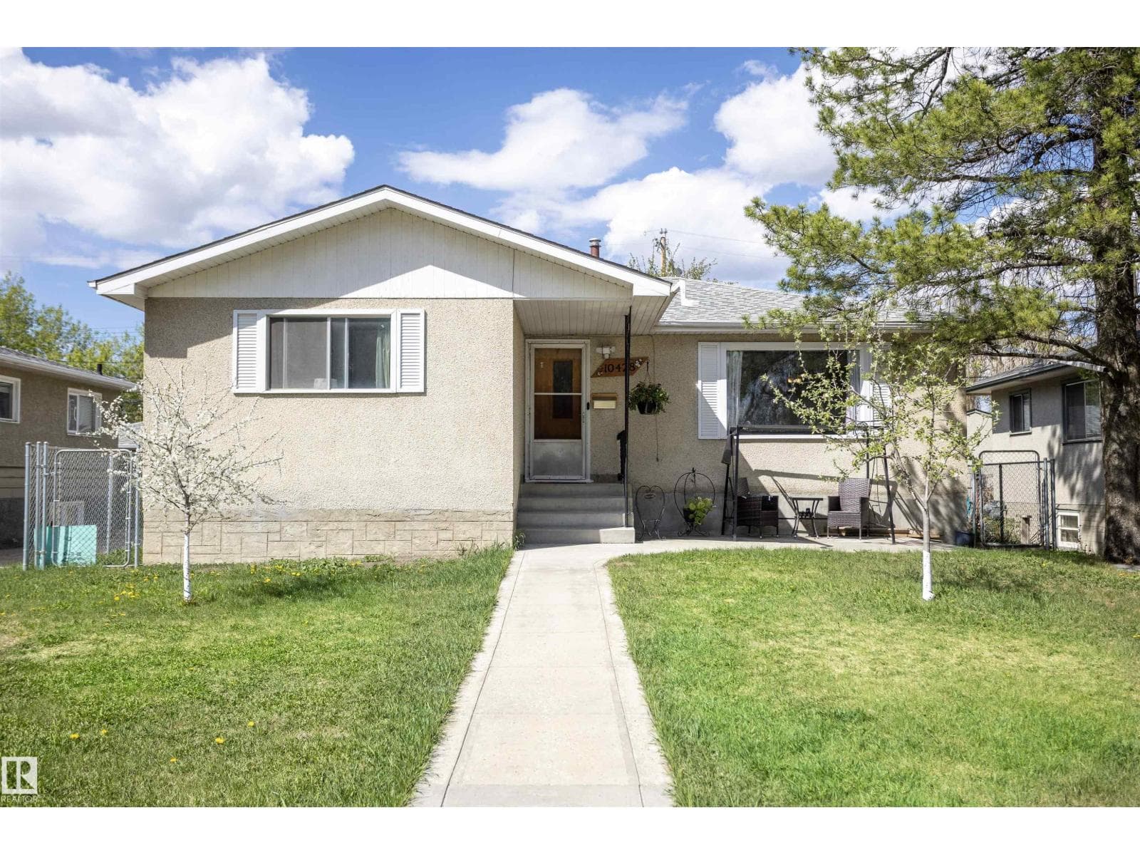 10428 68 AV NW