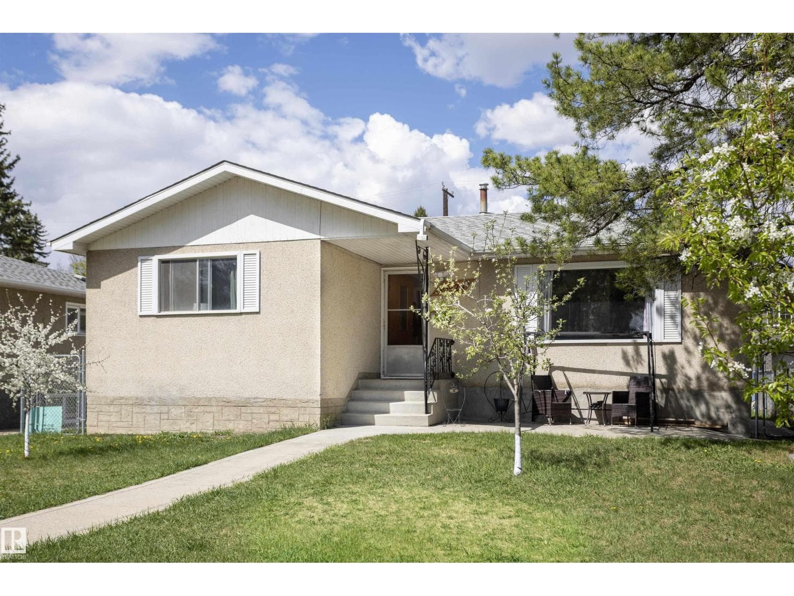 10428 68 AV NW — photo 3