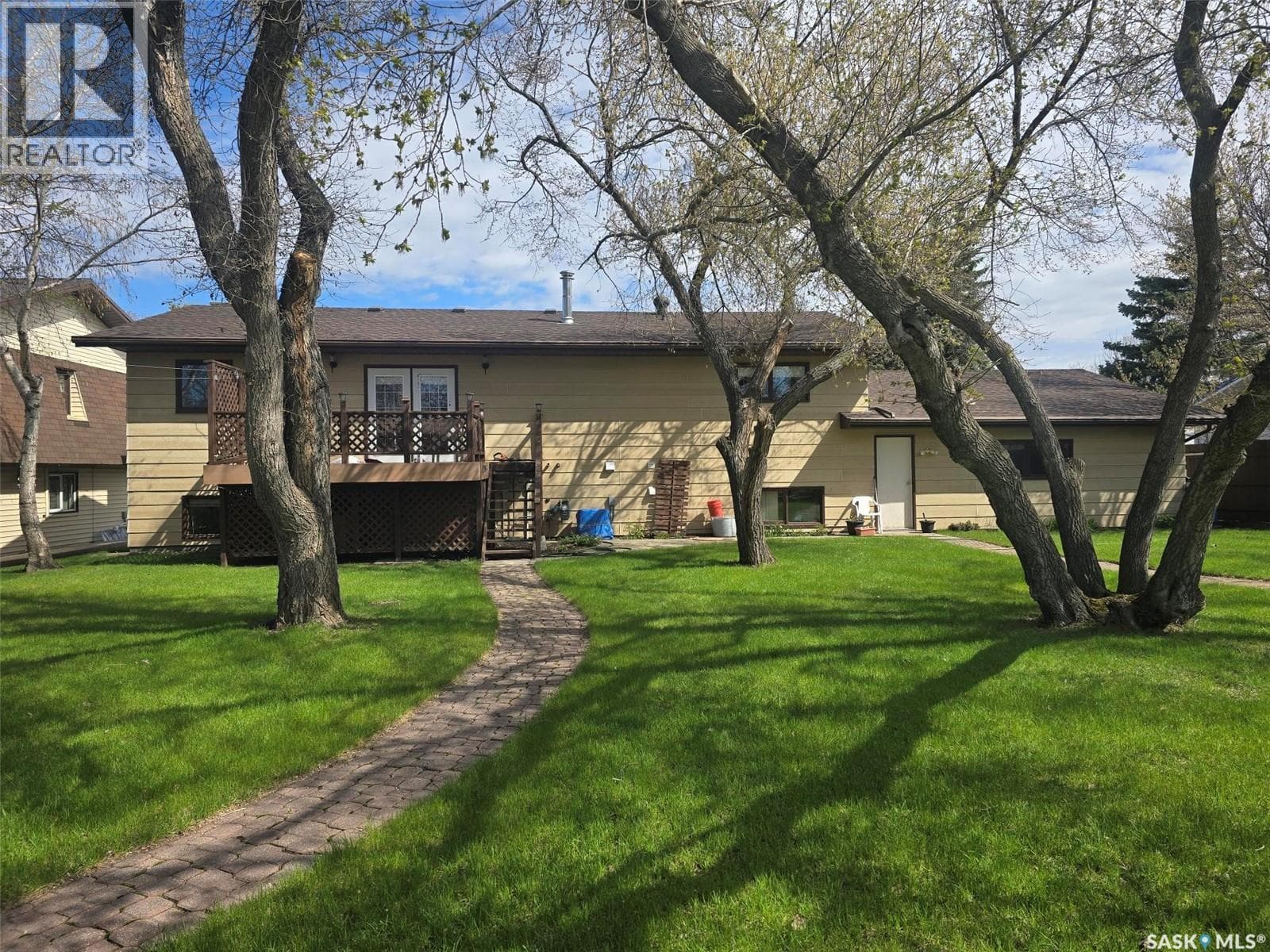 903 Assiniboia AVENUE — photo 2