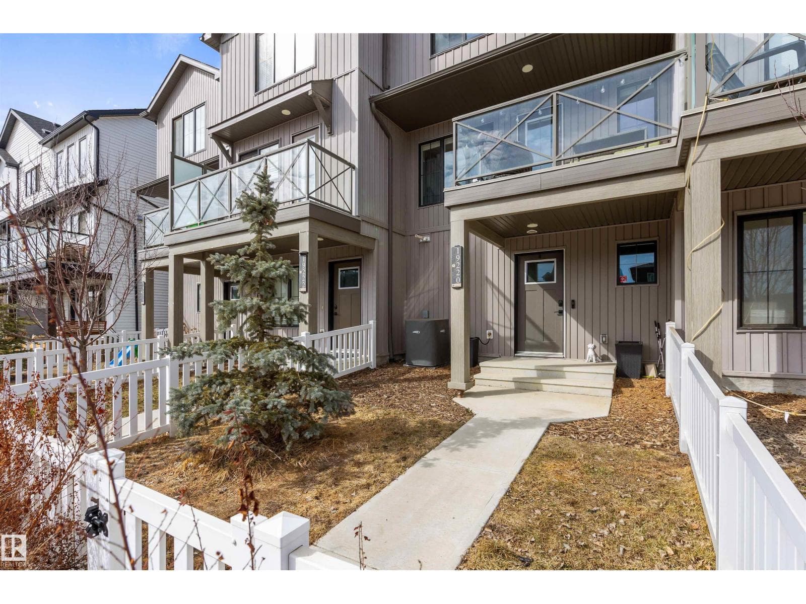 19220 27 AV NW — photo 4
