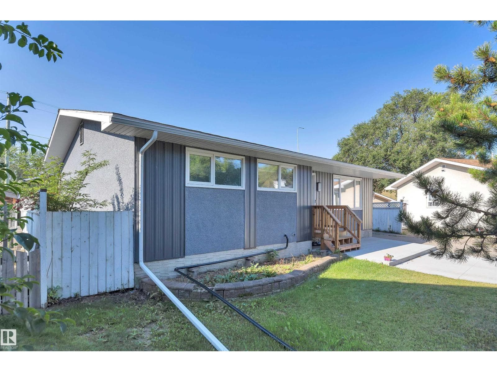 5223 43 AV — photo 3
