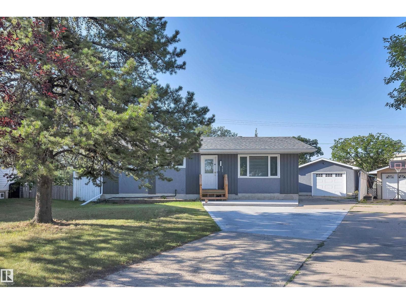 5223 43 AV — photo 2