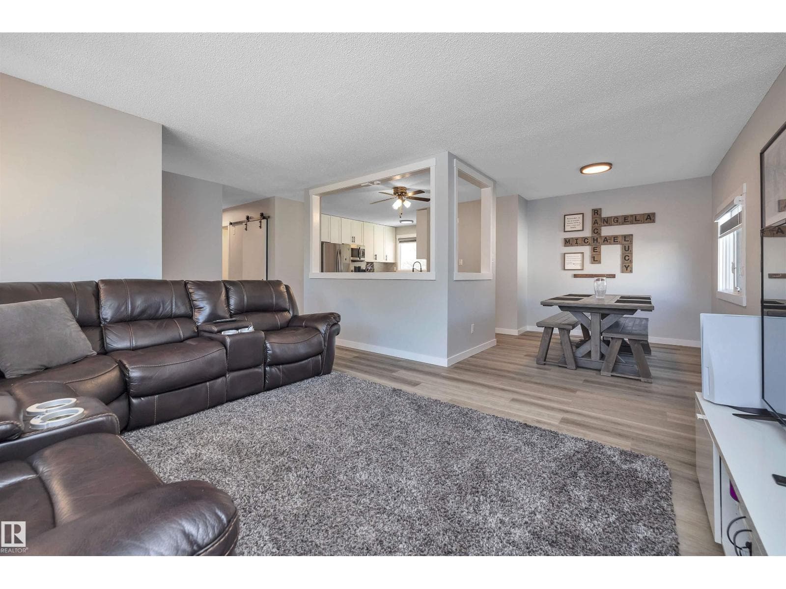 5223 43 AV — photo 5