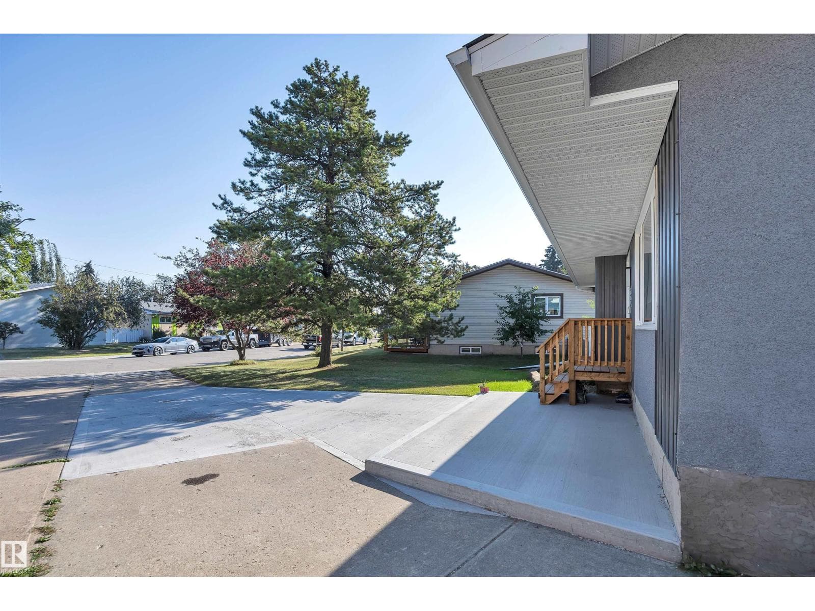 5223 43 AV — photo 4