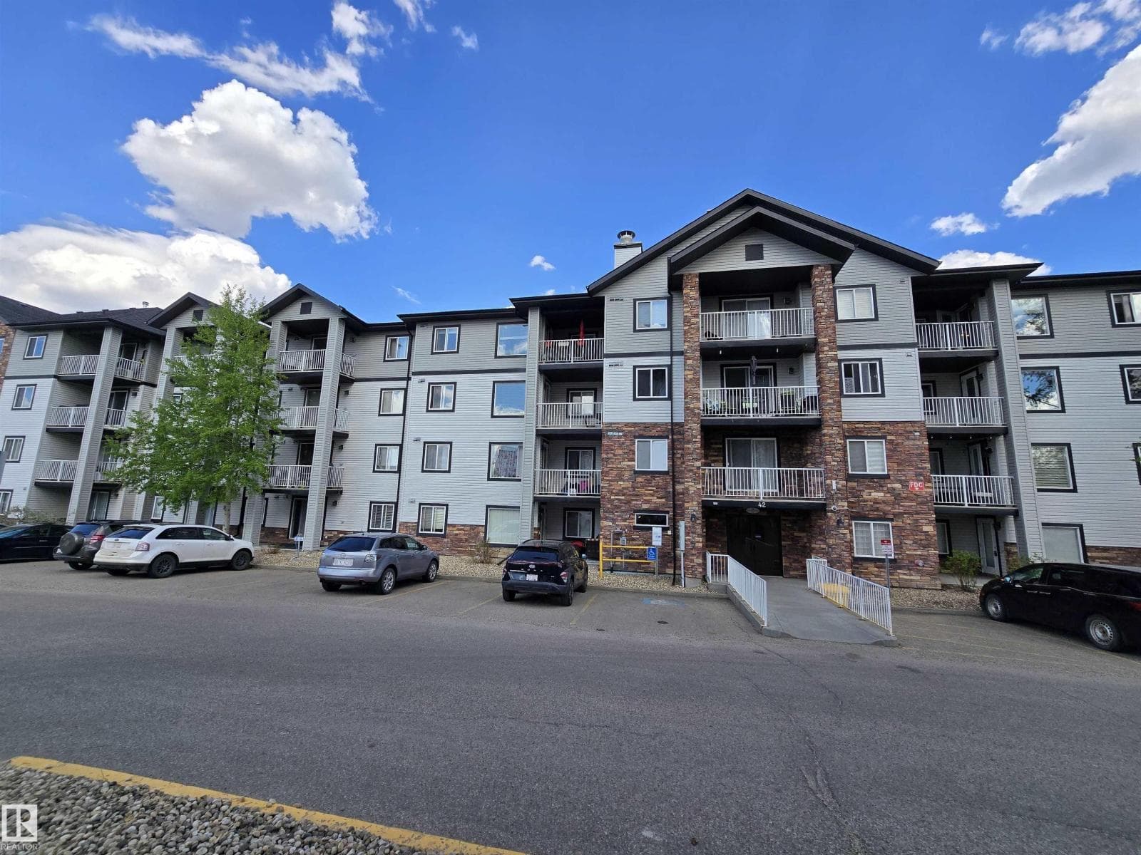 #117 42 SUMMERWOOD BV