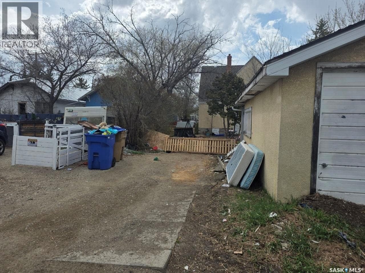 1167 Elphinstone STREET — photo 3