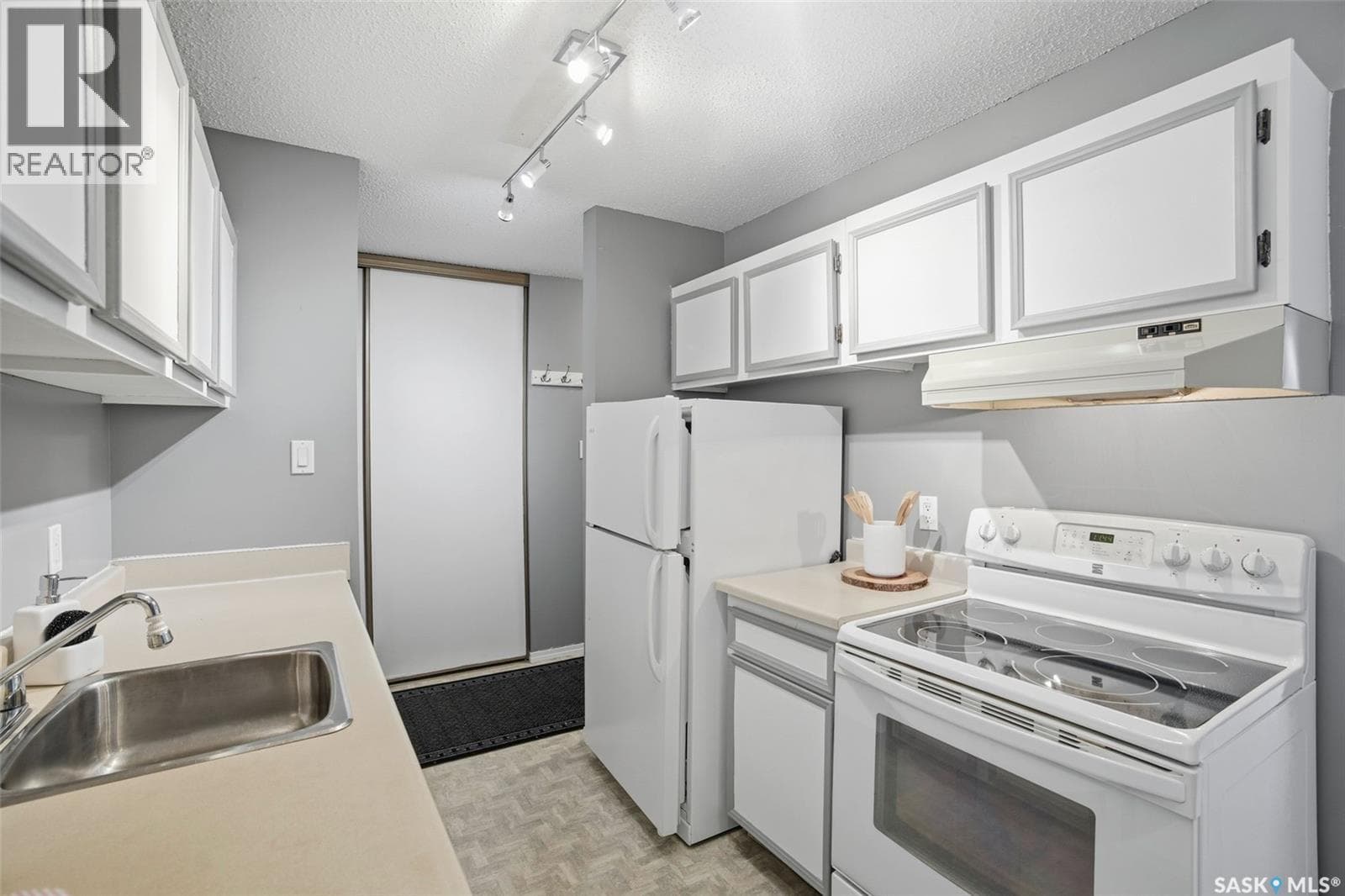 214 207C Tait PLACE — photo 5