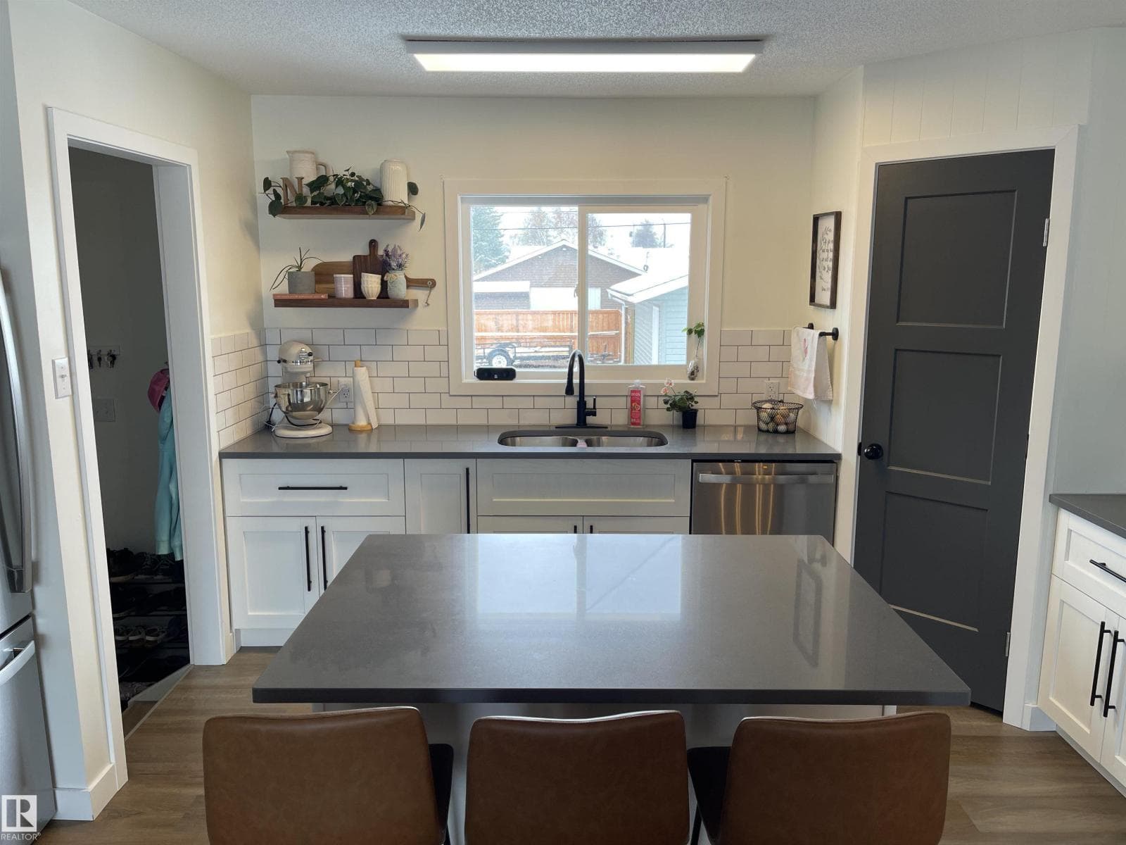 5221 53 AV — photo 2