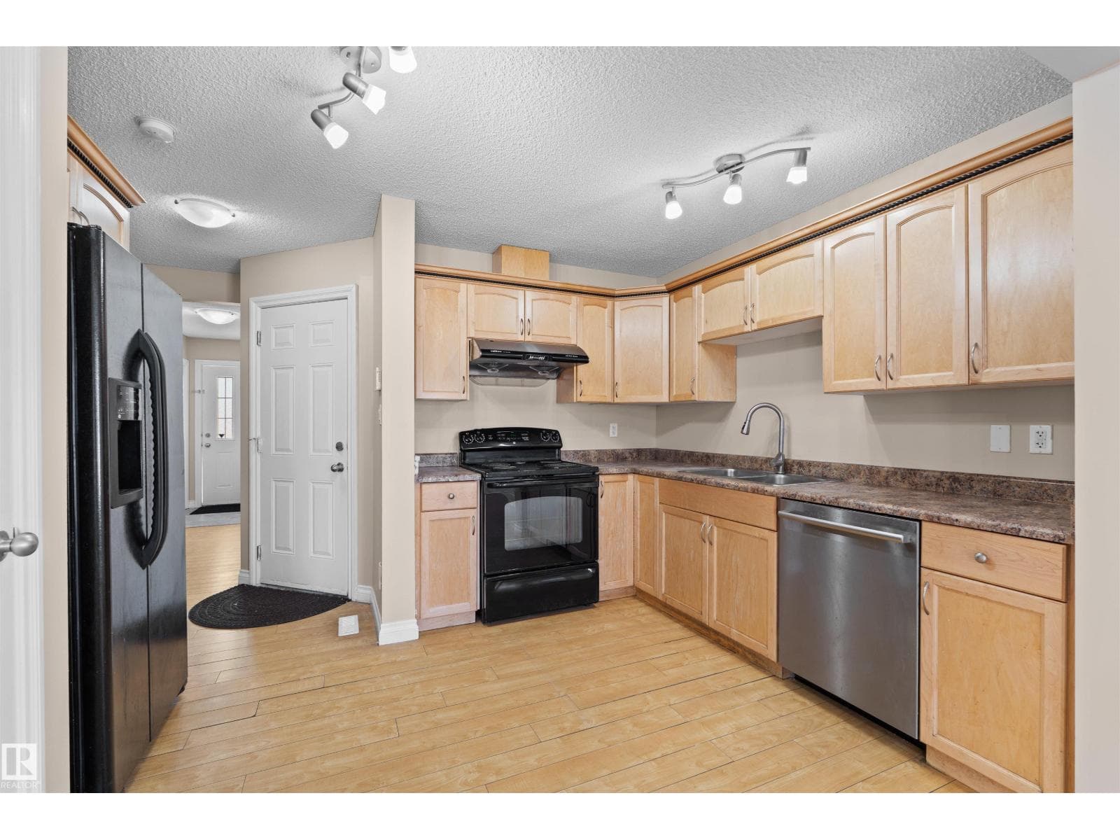 15504 102 AV NW — photo 3