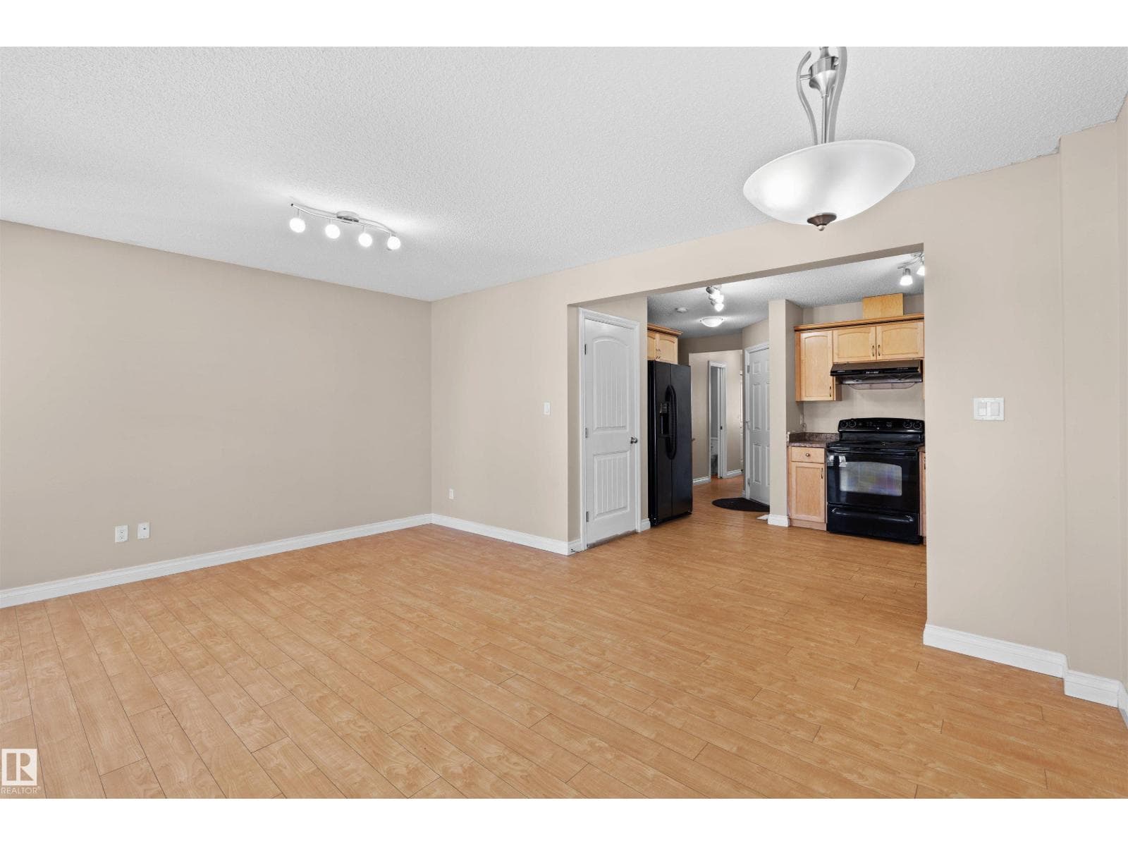 15504 102 AV NW — photo 5