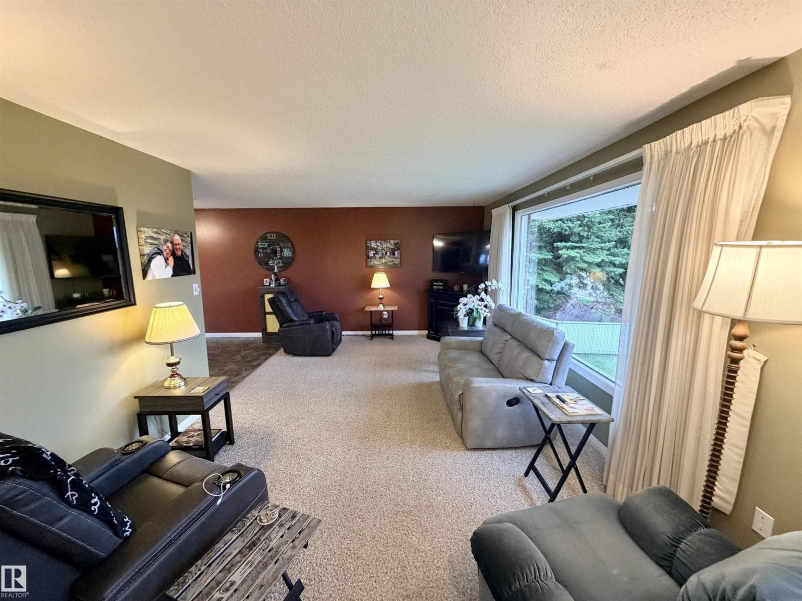 5622 52 AV — photo 2