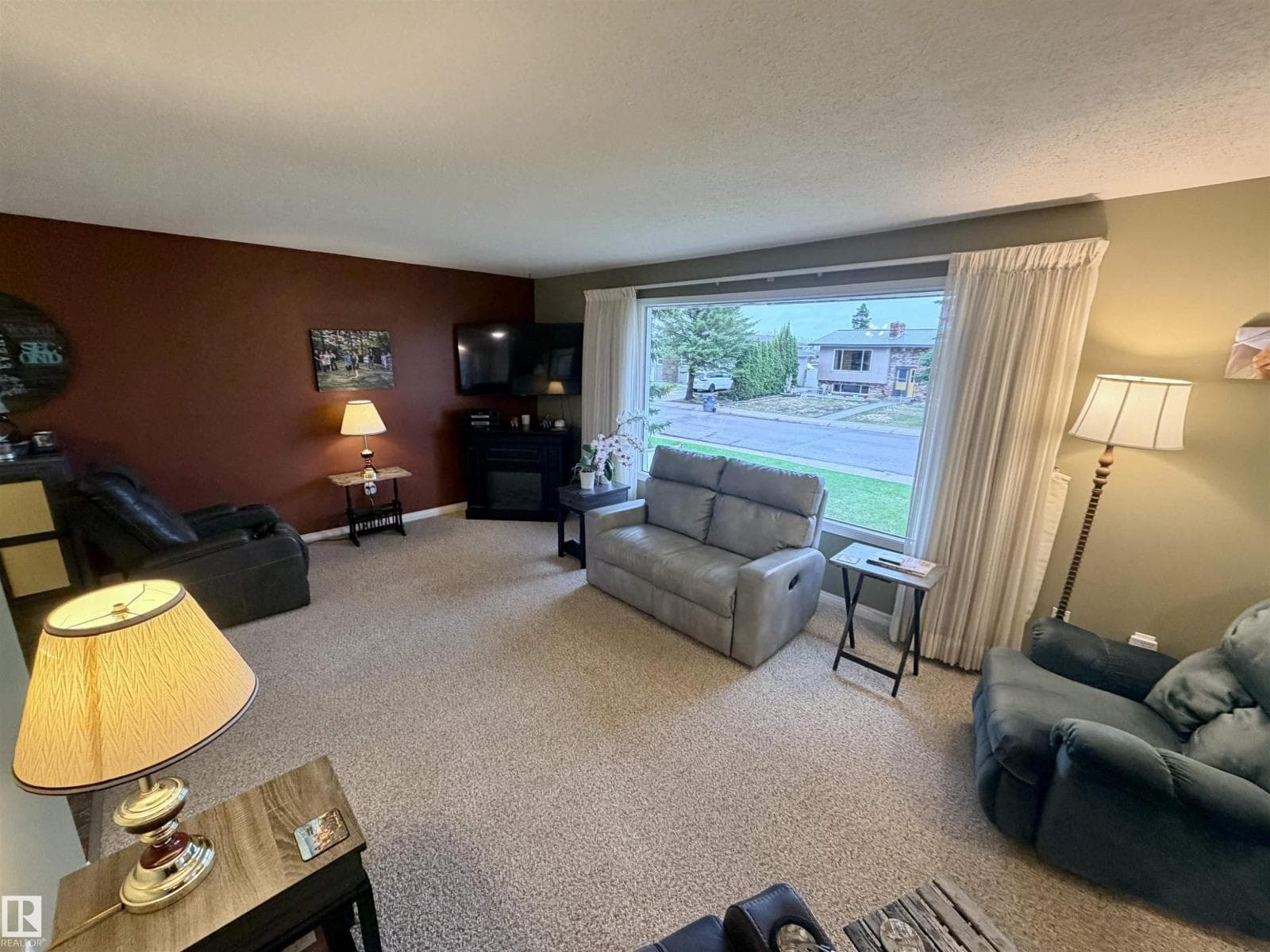 5622 52 AV — photo 3