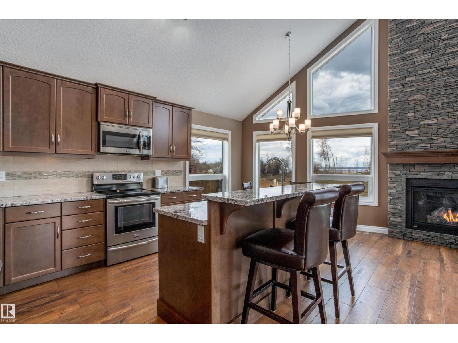 #219 162 PEACE RIVER AV — photo 4