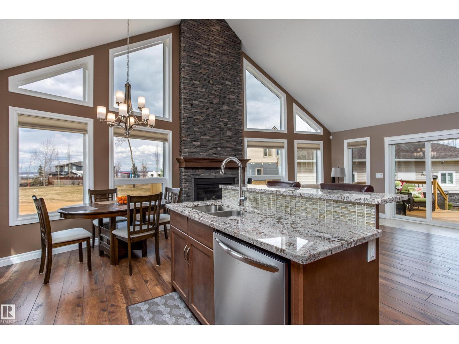 #219 162 PEACE RIVER AV — photo 3