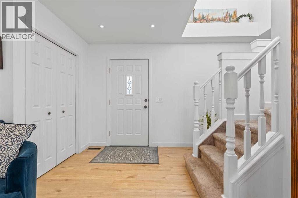 72 Crystalridge Crescent — photo 3