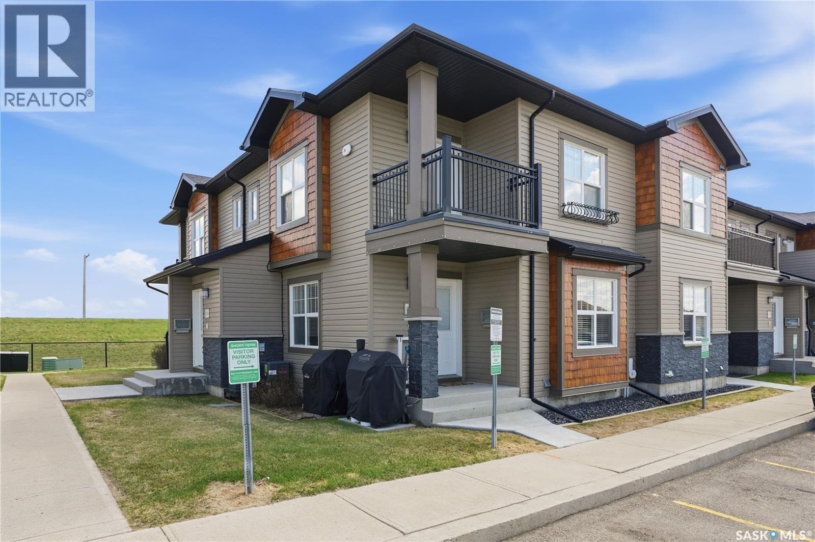 2203 1015 Patrick CRESCENT