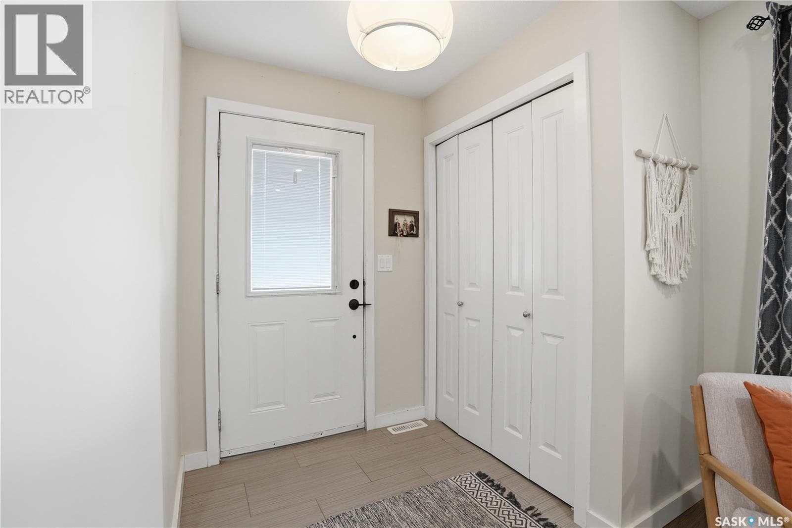 2203 1015 Patrick CRESCENT — photo 3