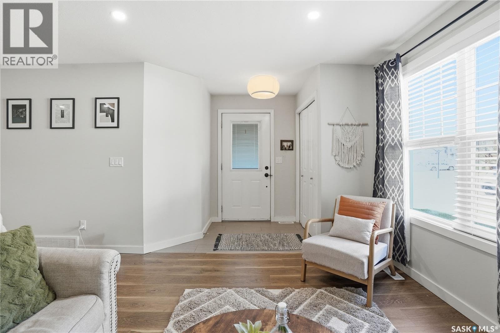 2203 1015 Patrick CRESCENT — photo 4