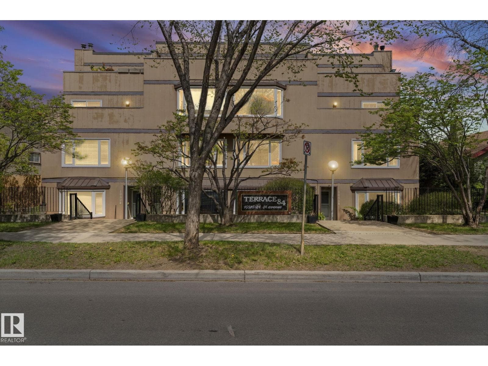 10518 84 AV NW