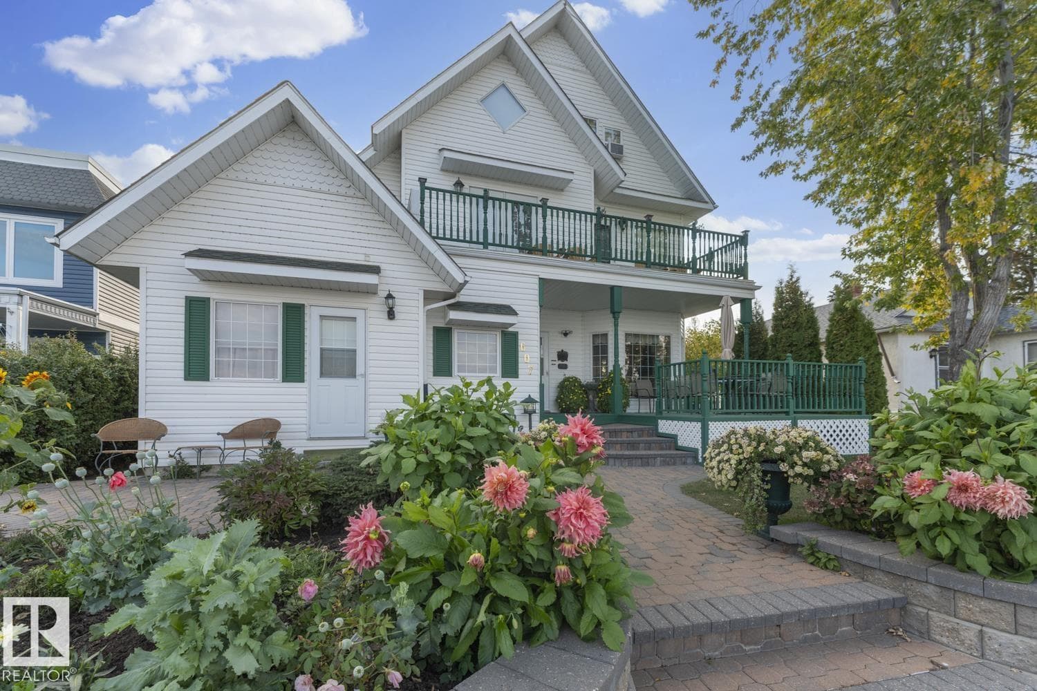 607 LAKESHORE DR