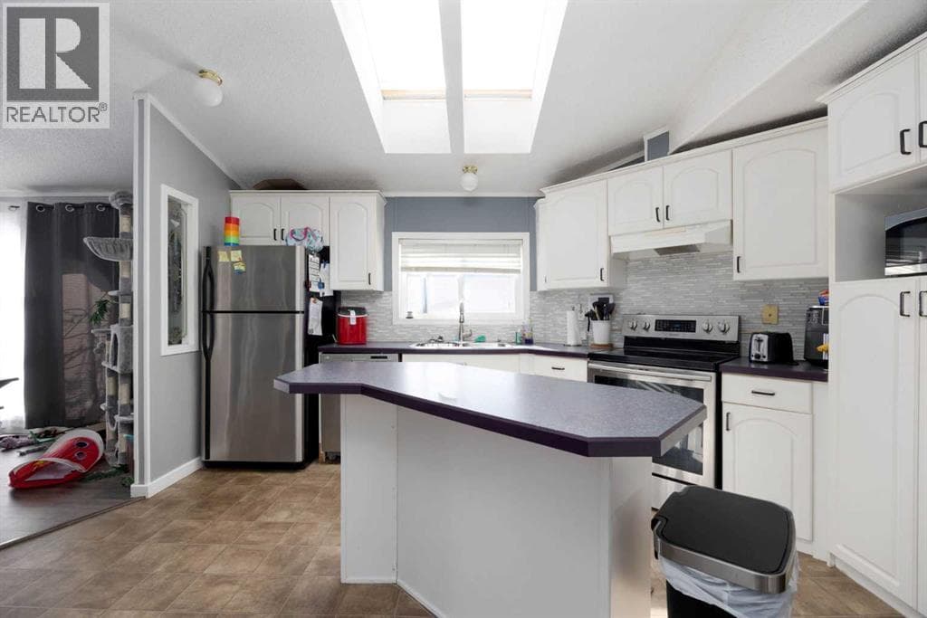 284 Caouette Crescent — photo 3