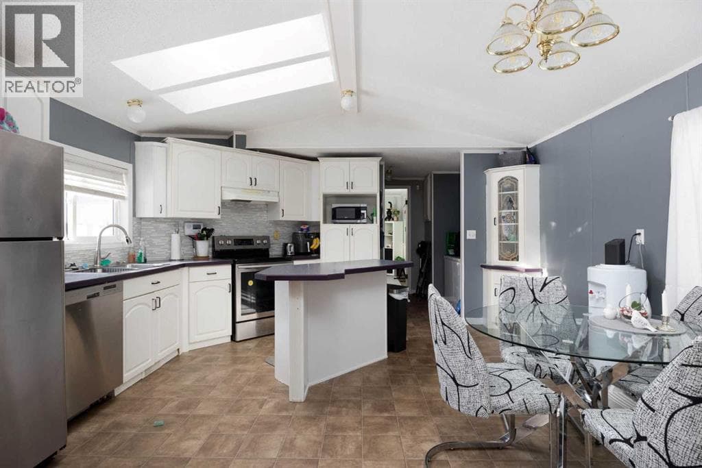 284 Caouette Crescent — photo 4