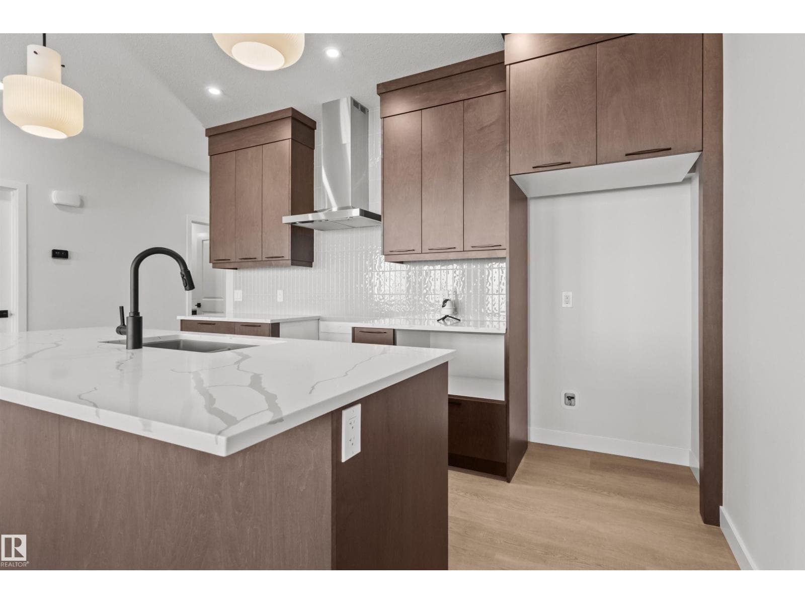 3408 126 ST SW