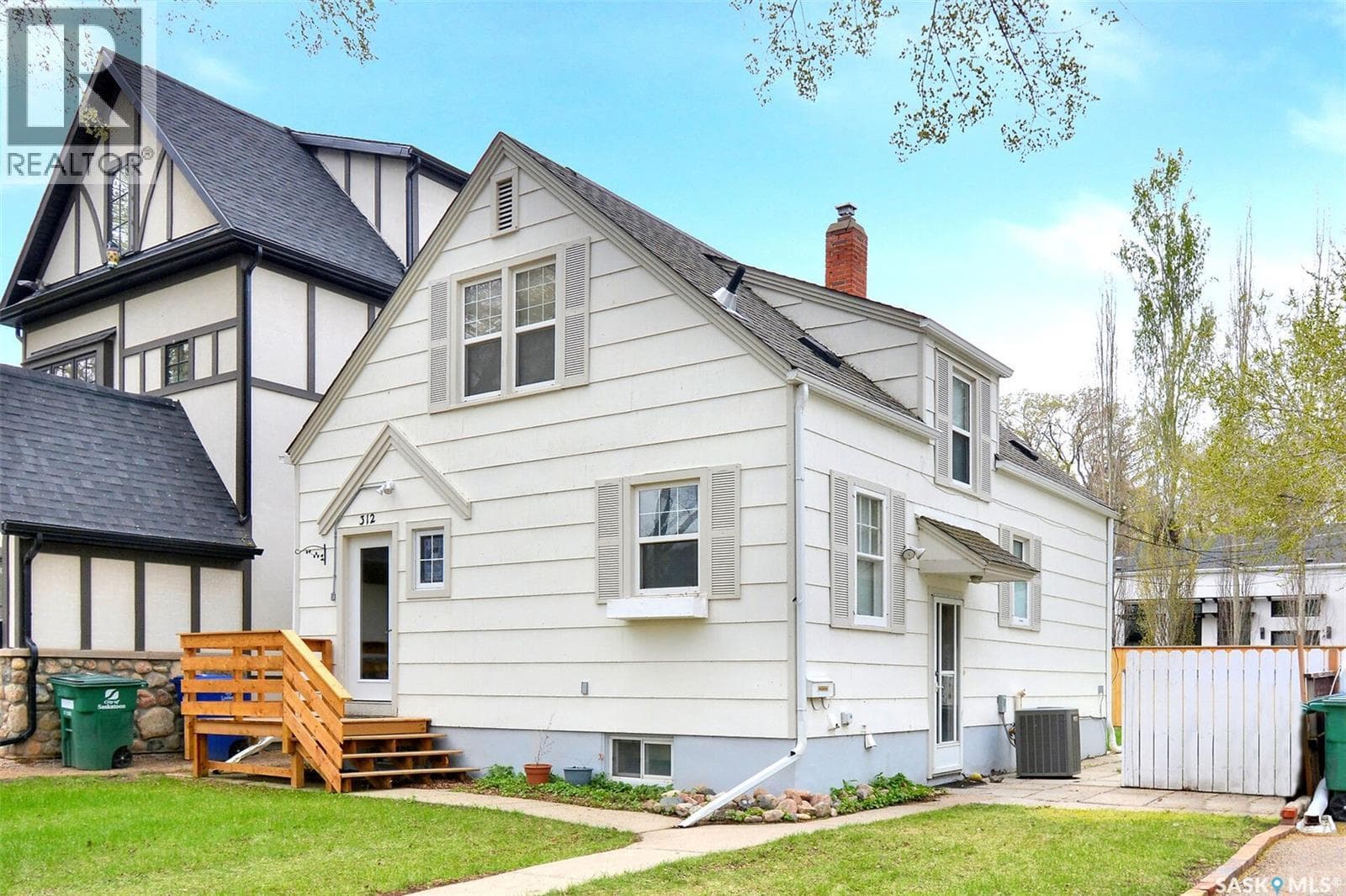 312 McKinnon AVENUE S — photo 2