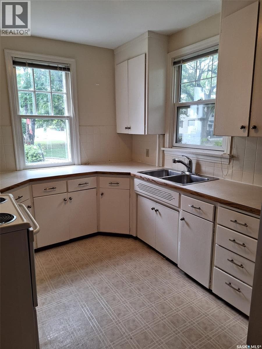 312 McKinnon AVENUE S — photo 4