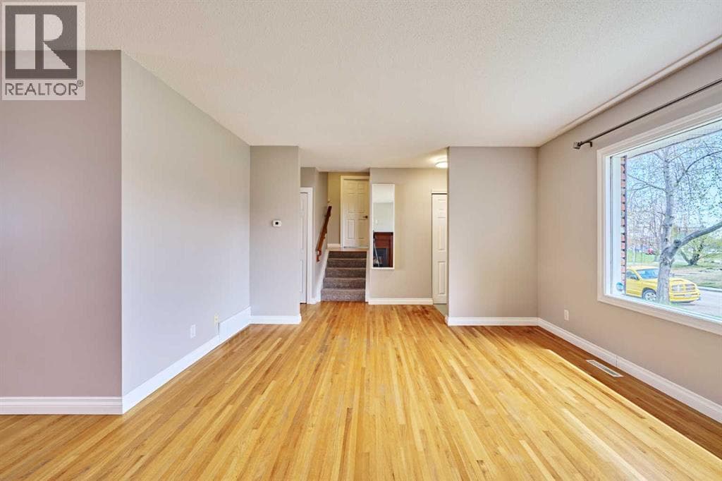 612 101 Avenue SW — photo 3