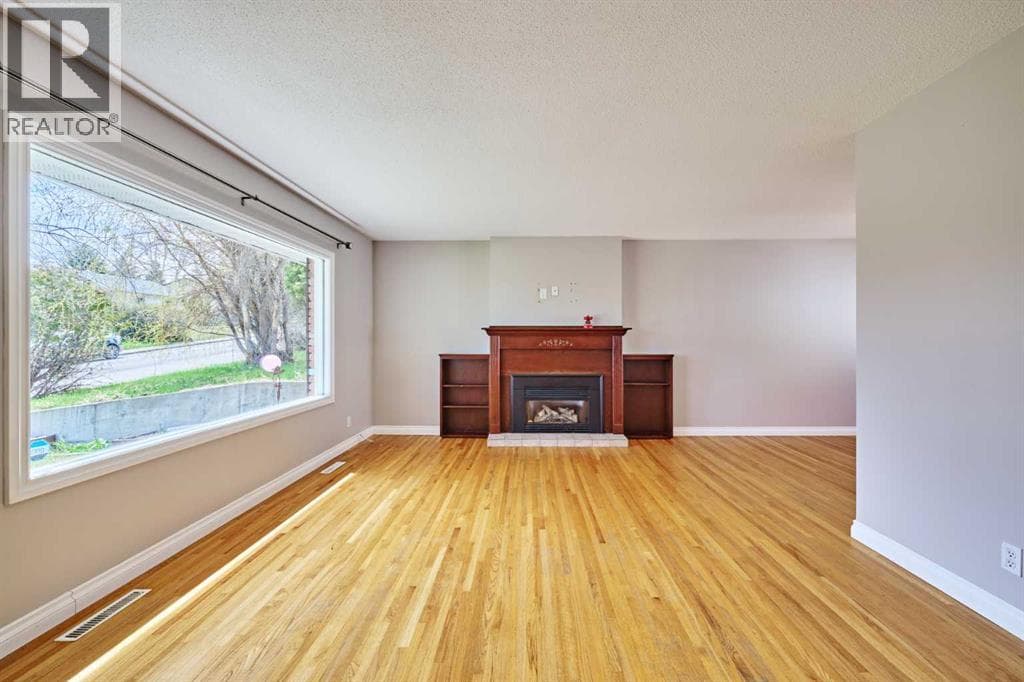 612 101 Avenue SW — photo 4