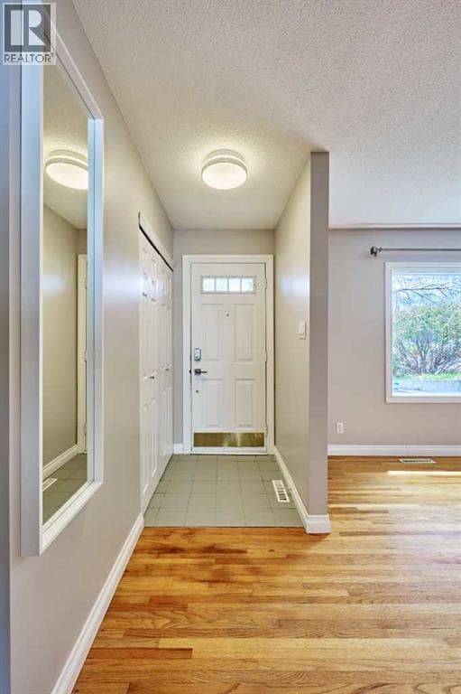612 101 Avenue SW — photo 2