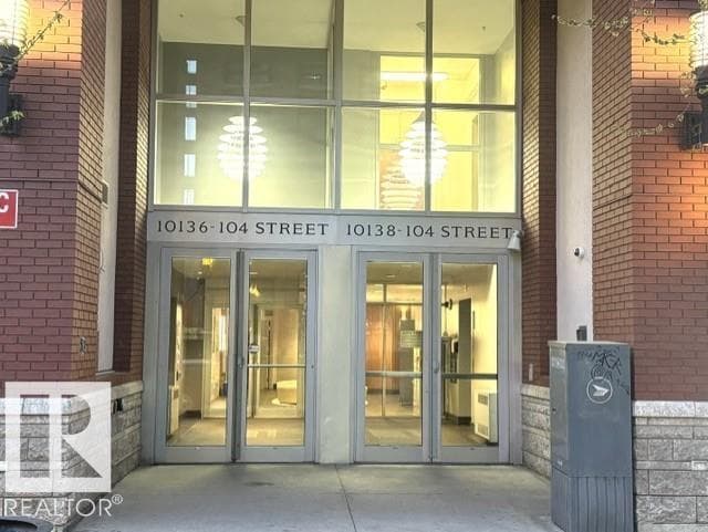 #702 10136 104 ST NW