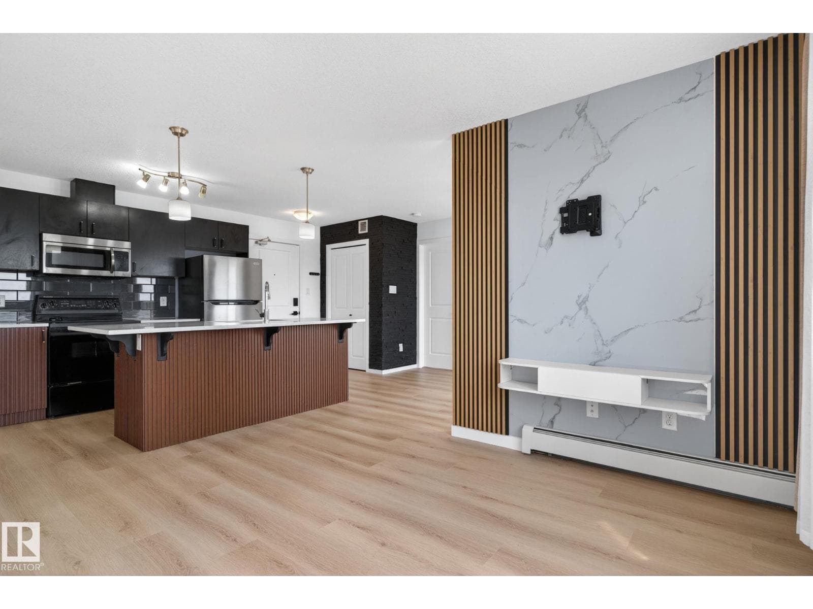 #424 504 ALBANY WY NW — photo 5